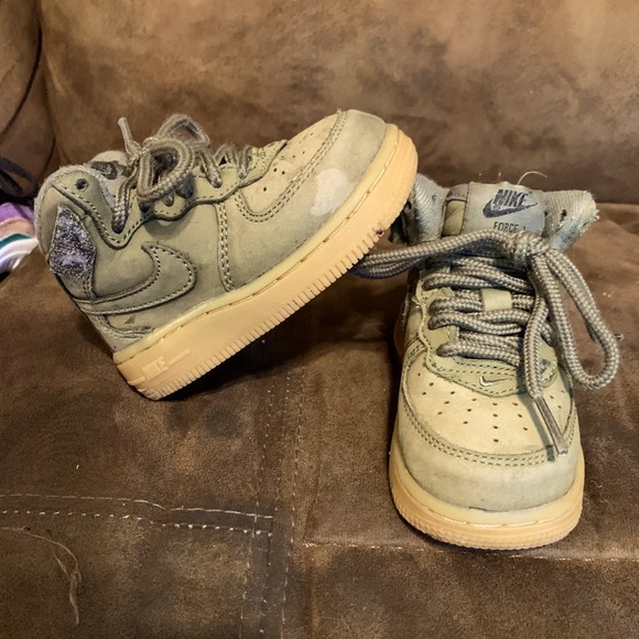 Army green Toddler high top Jordan’s - size 5C! - Picture 3 of 7